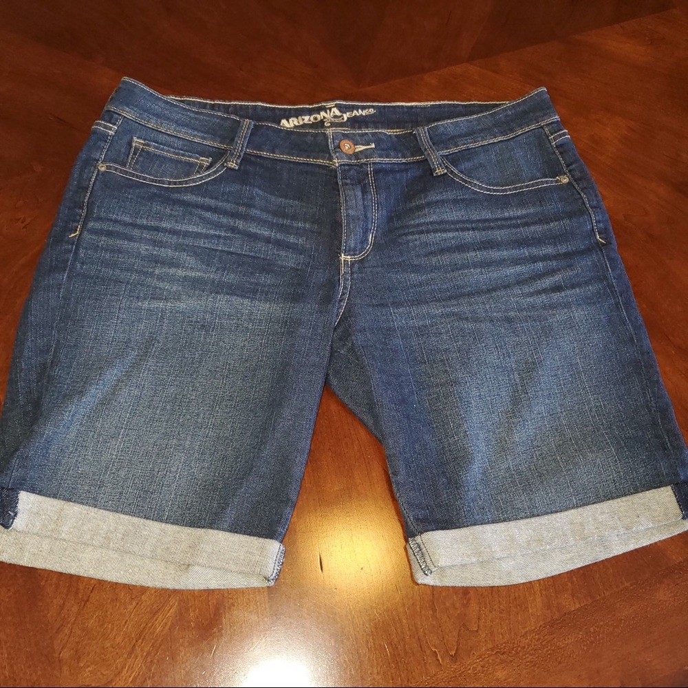 NWOT Arizona Jeans Co. shorts size 15 medium wash